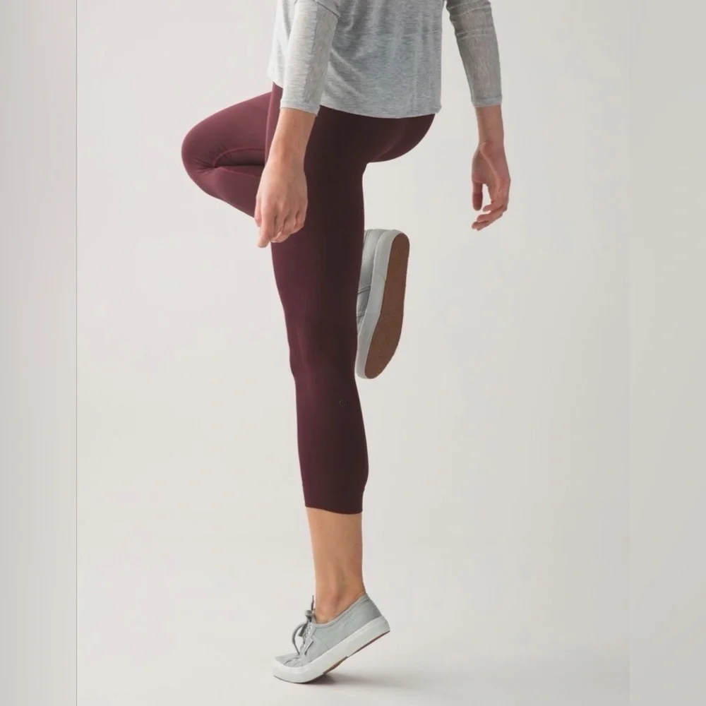 Lululemon Zone In Crop in Bordeaux Drama Size 4